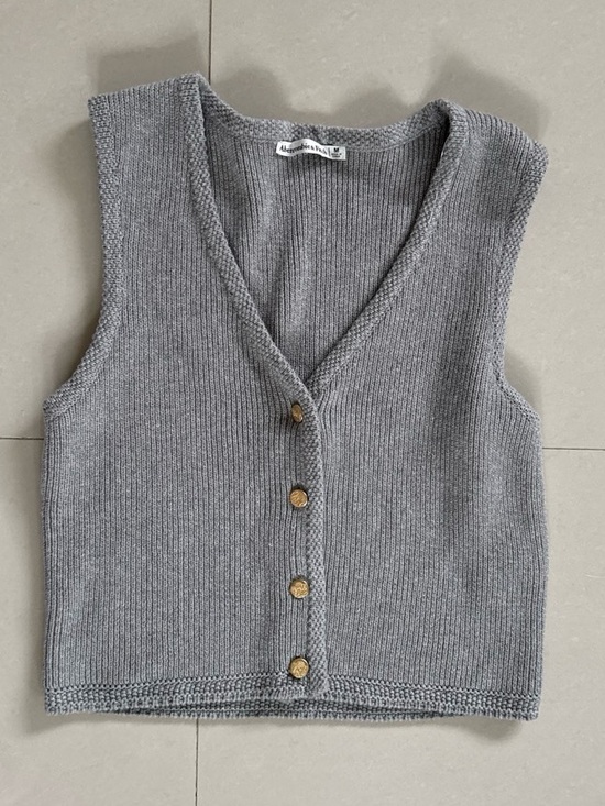 Abercrombie & Fitch Tops - Abercrombie & Fitch Gray Knit Button Front Vest